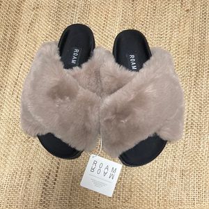 NWT MINK ROAM SLIPPERS SIZE 8 Mink FAUX FUR BLACK SOUL!